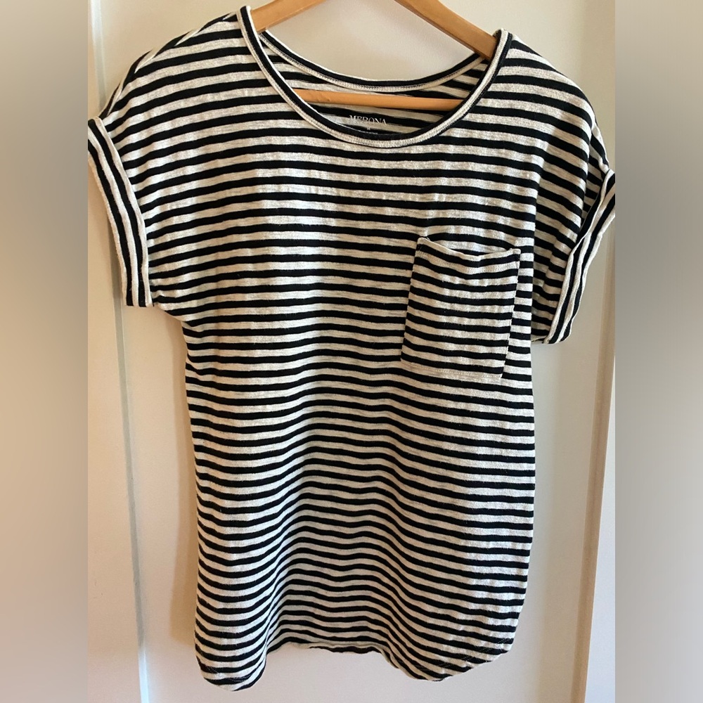 Target B and W striped tee M